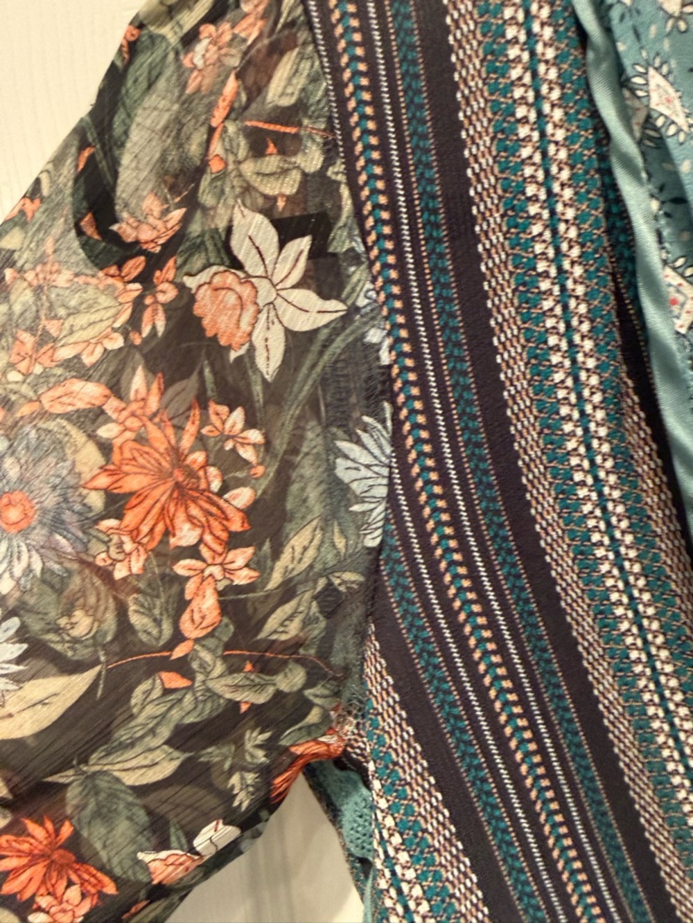 🦋💗Tiny for Anthropologie Patchwork Wrap Top | Medium Boho Floral V-Neck Blouse - Picture 4 of 6